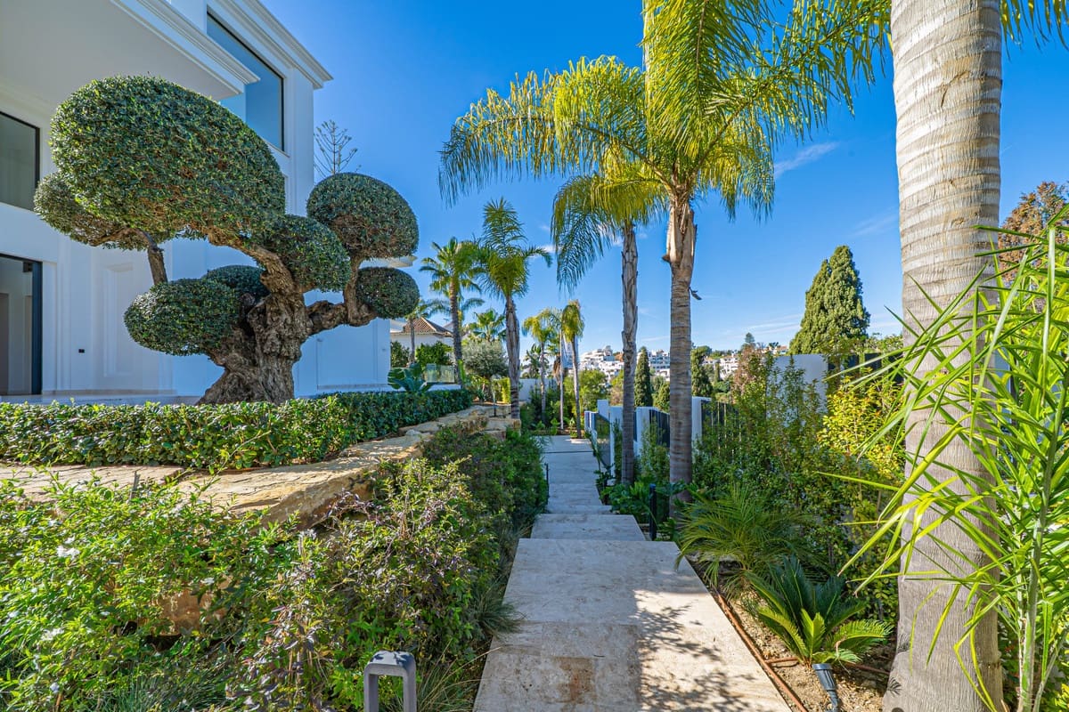 6 bedroom Villa for sale in Golden Mile with garage - € 6,400,000 (Ref: 8710728)