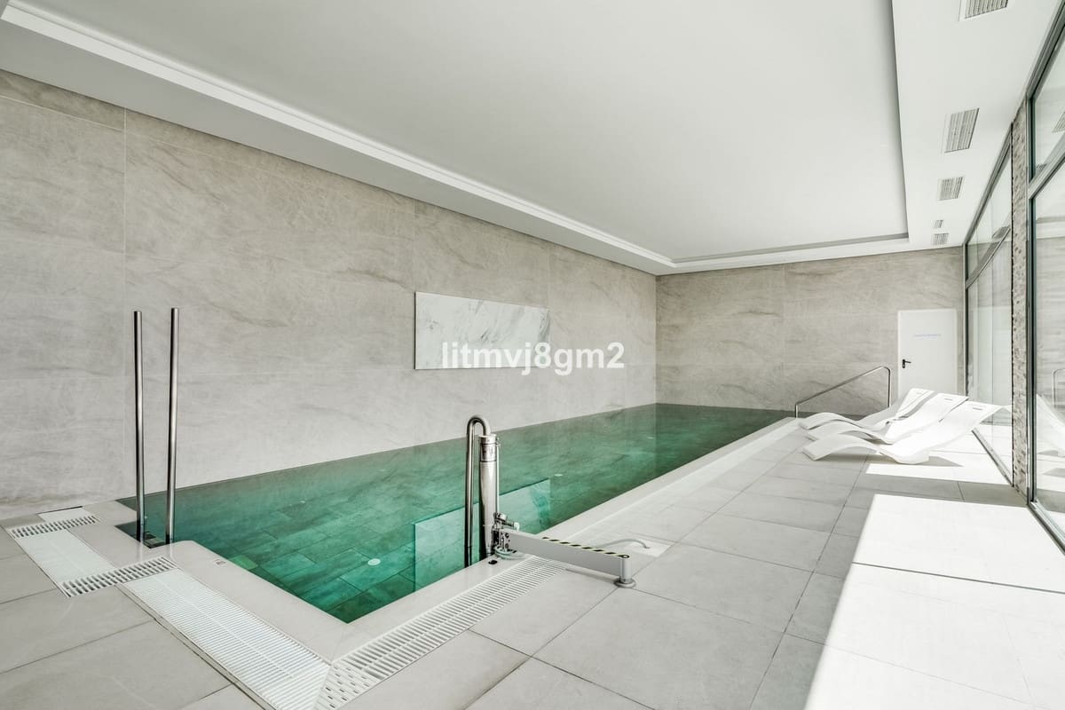 3 chambre Appartement à vendre à Cabopino - 1 000 000 € (Ref: 8716008)