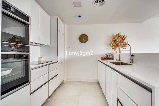 3 slaapkamer Appartement te koop in Cabopino, Marbella - € 1.000.000 (Ref: 8716008)