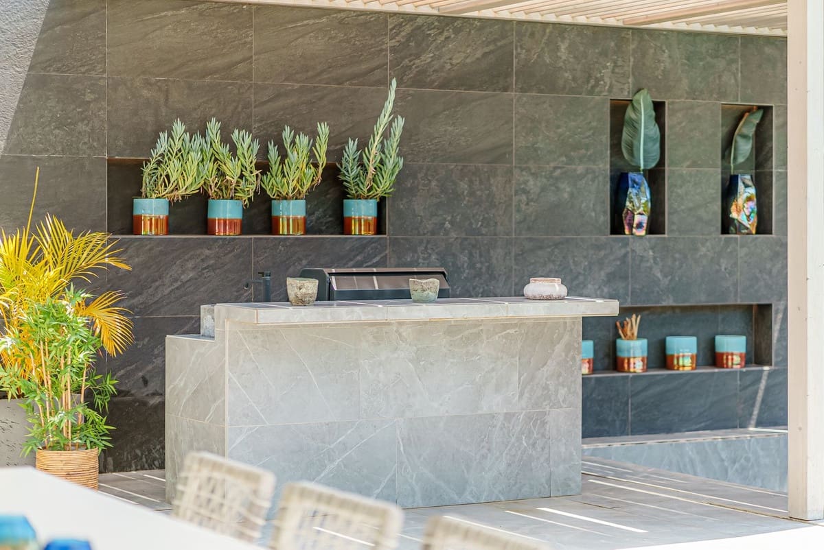 4 bedroom Villa for sale in Nueva Andalucia with garage - € 3,900,000 (Ref: 8723073)