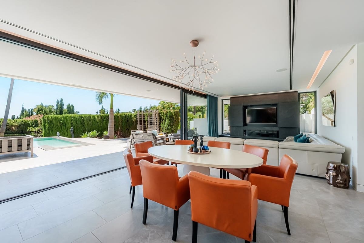 4 bedroom Villa for sale in Nueva Andalucia with garage - € 3,900,000 (Ref: 8723073)
