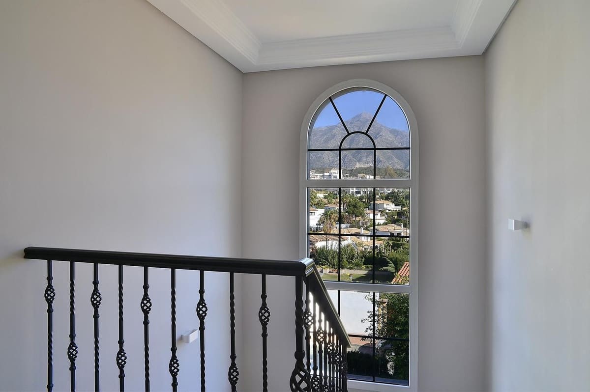 Chalet de 4 habitaciones en Nueva Andalucia en venta con garaje - 1.850.000 € (Ref: 8754912)