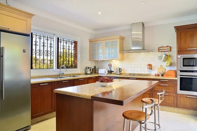 4 soverom Villa til salgs i Nueva Andalucia, Marbella med garasje - € 1 850 000 (Ref: 8754912)