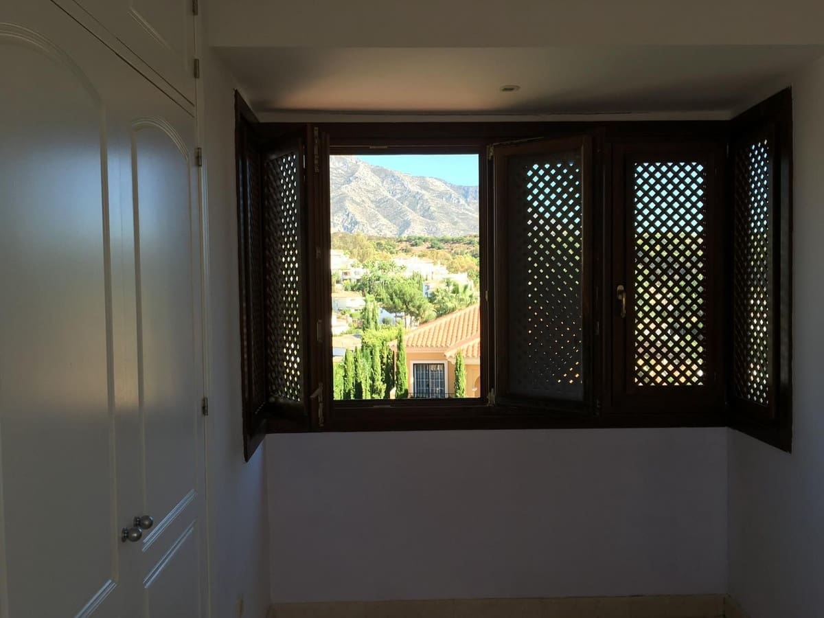 Chalet de 4 habitaciones en Nueva Andalucia en venta con garaje - 1.850.000 € (Ref: 8754912)