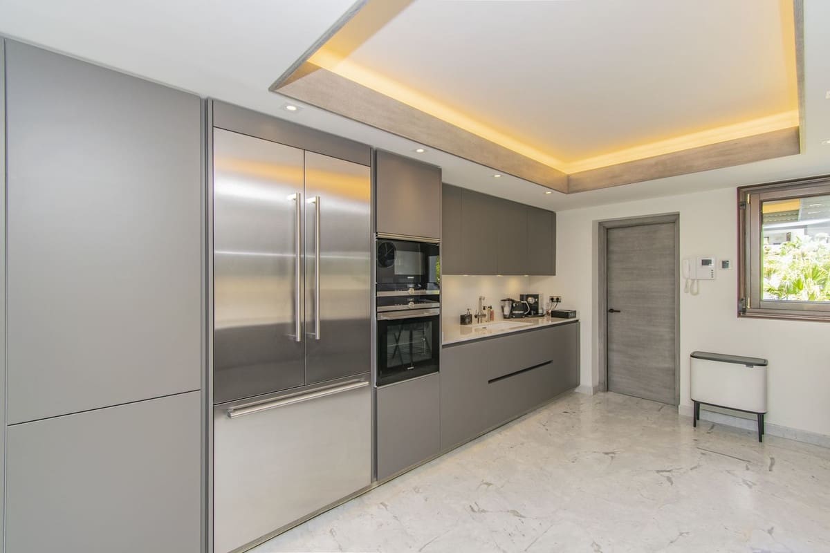 4 soverom Leilighet til salgs i Golden Mile med garasje - € 3 750 000 (Ref: 8754919)