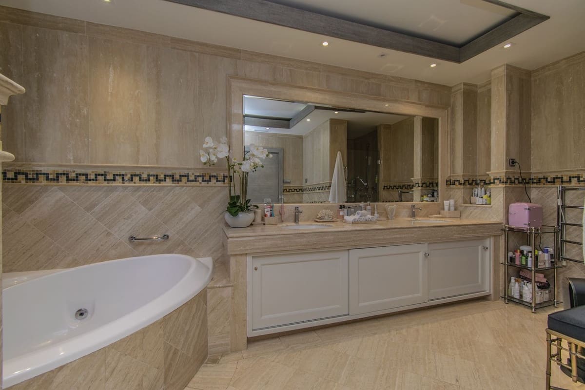 4 soverom Leilighet til salgs i Golden Mile med garasje - € 3 750 000 (Ref: 8754919)