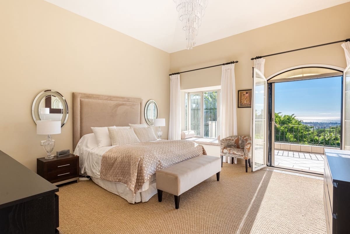 5 bedroom Villa for sale in Nueva Andalucia with garage - € 3,850,000 (Ref: 8754922)