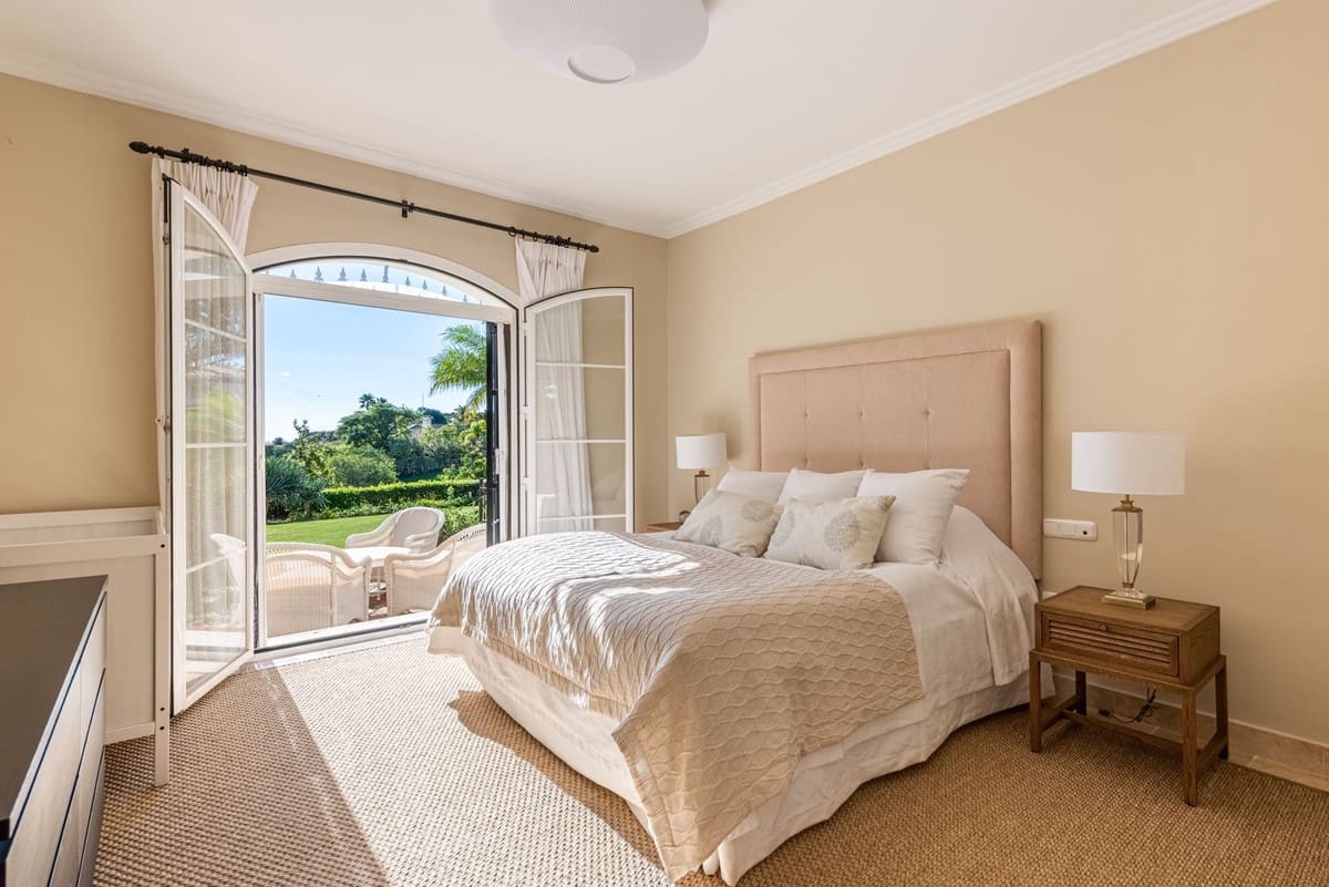 5 bedroom Villa for sale in Nueva Andalucia with garage - € 3,850,000 (Ref: 8754922)