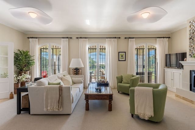 5 bedroom Villa for sale in Nueva Andalucia, Marbella with garage - € 3,850,000 (Ref: 8754922)