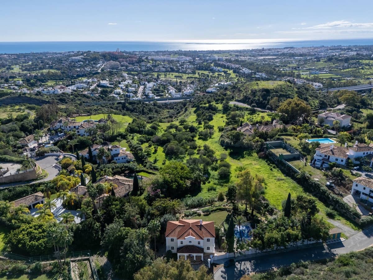 5 bedroom Villa for sale in Nueva Andalucia with garage - € 3,850,000 (Ref: 8754922)