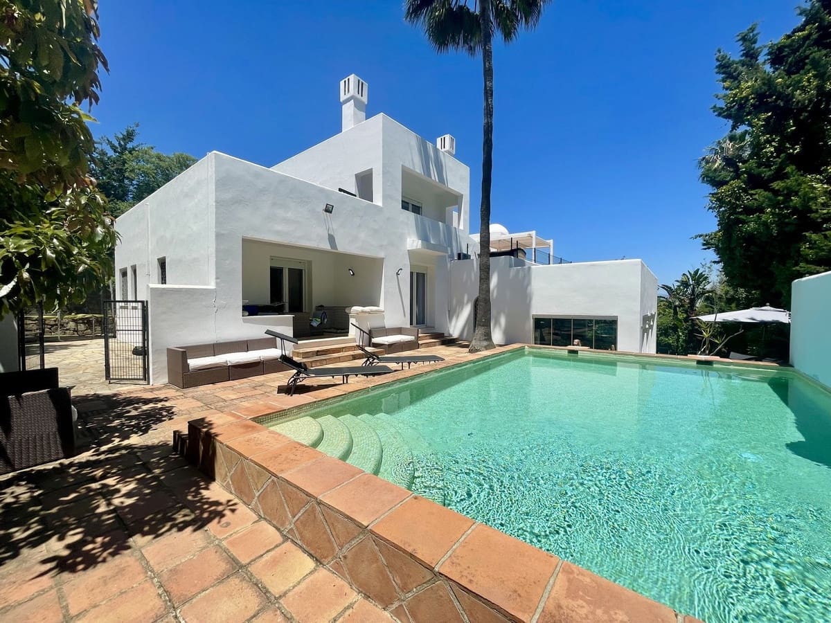 5 bedroom Villa for sale in Sotogrande with garage - € 1,600,000 (Ref: 8779076)