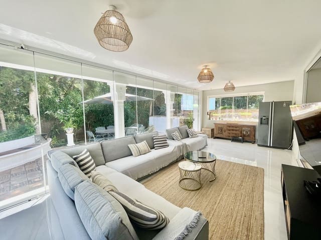 5 makuuhuone Huvila myytävänä paikassa Sotogrande, San Roque mukana 
autotalli - 1 600 000 € (Ref: 8779076)