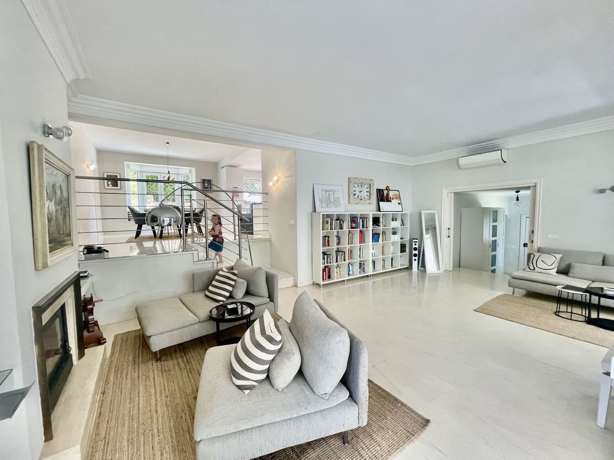 5 bedroom Villa for sale in Sotogrande with garage - € 1,600,000 (Ref: 8779076)