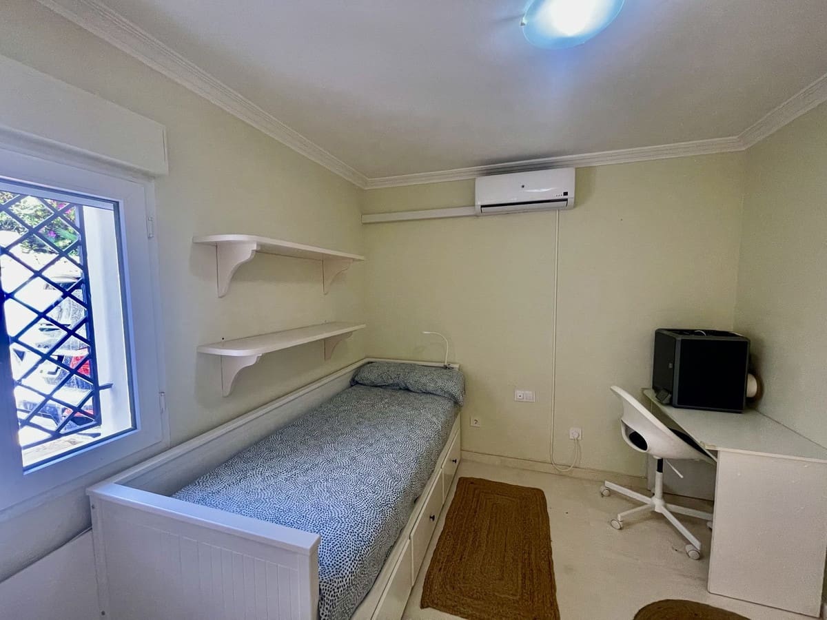 5 bedroom Villa for sale in Sotogrande with garage - € 1,600,000 (Ref: 8779076)