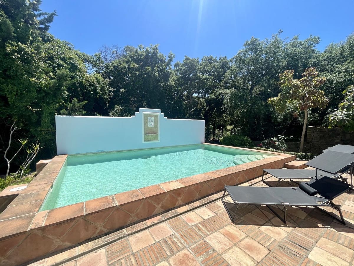 5 bedroom Villa for sale in Sotogrande with garage - € 1,600,000 (Ref: 8779076)