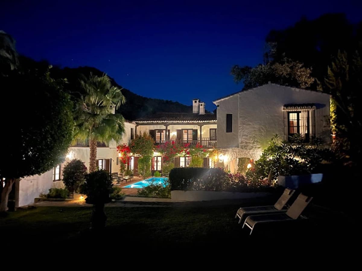 9 bedroom Villa for sale in Estepona - € 2,900,000 (Ref: 8809185)