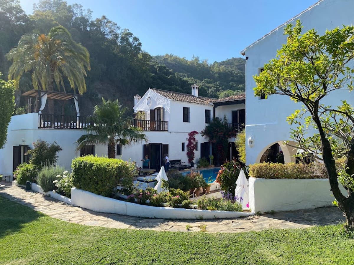 9 bedroom Villa for sale in Estepona - € 2,900,000 (Ref: 8809185)