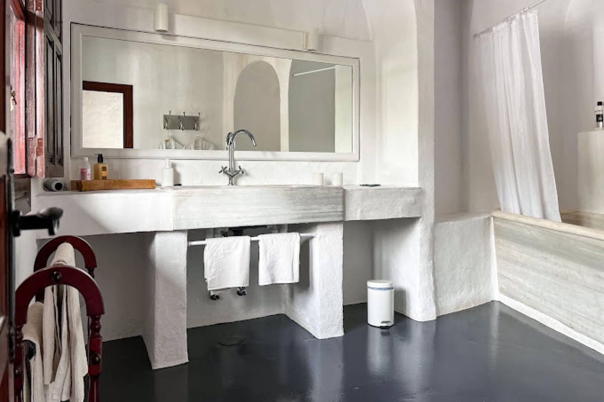 9 bedroom Villa for sale in Estepona - € 2,900,000 (Ref: 8809185)