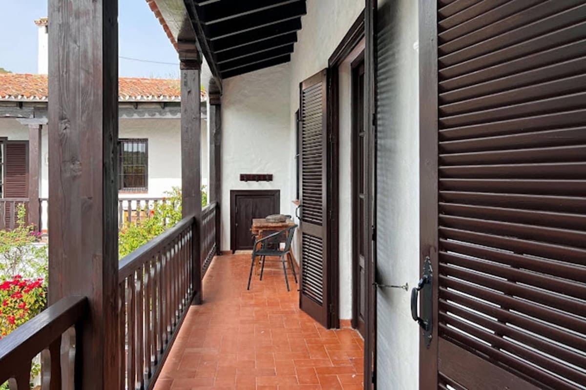 9 bedroom Villa for sale in Estepona - € 2,900,000 (Ref: 8809185)