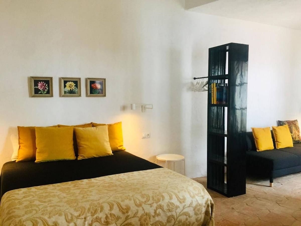 9 bedroom Villa for sale in Estepona - € 2,900,000 (Ref: 8809185)