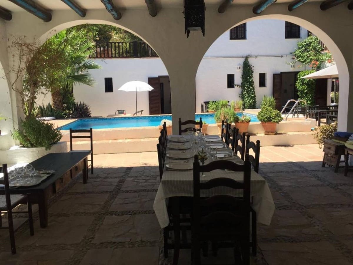 9 bedroom Villa for sale in Estepona - € 2,900,000 (Ref: 8809185)