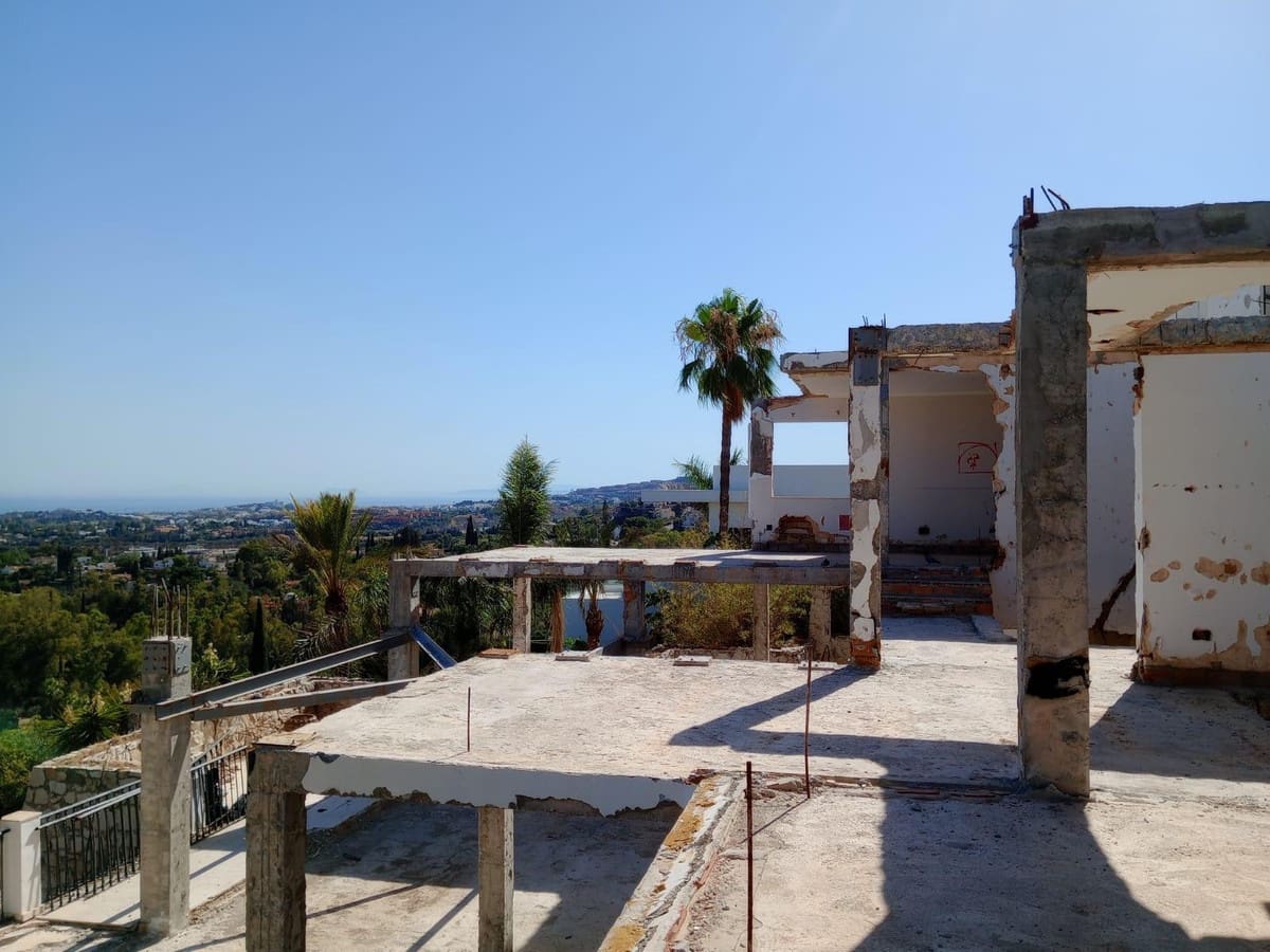 6 bedroom Villa for sale in Benahavis - € 3,990,000 (Ref: 8809189)