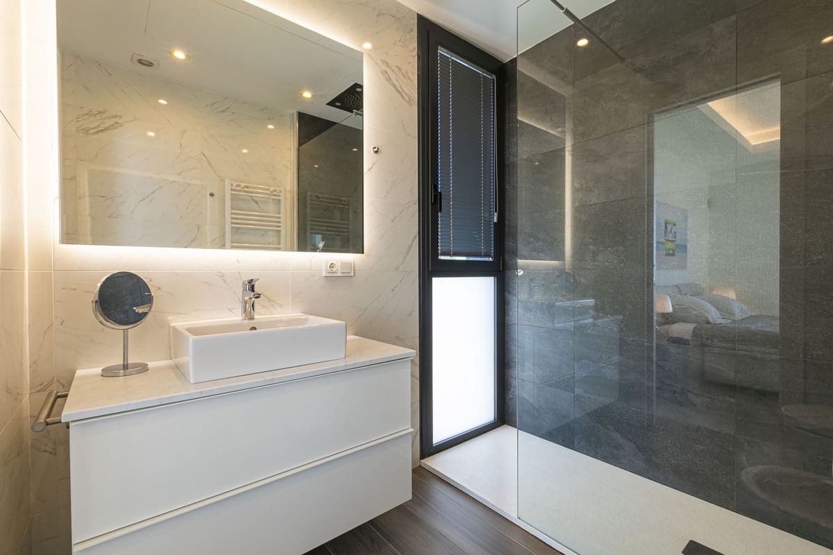 4 bedroom Villa for sale in Benahavis with garage - € 5,250,000 (Ref: 8809199)