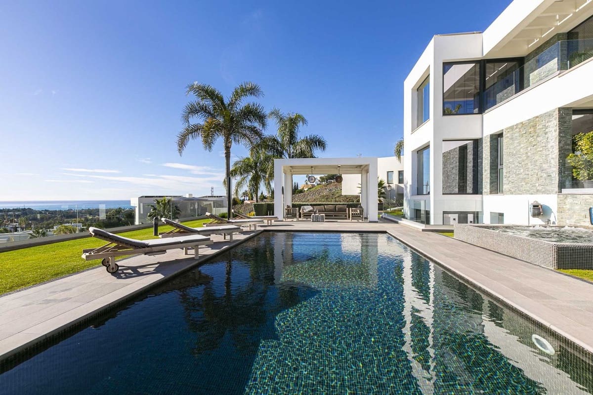 4 bedroom Villa for sale in Benahavis with garage - € 5,250,000 (Ref: 8809199)