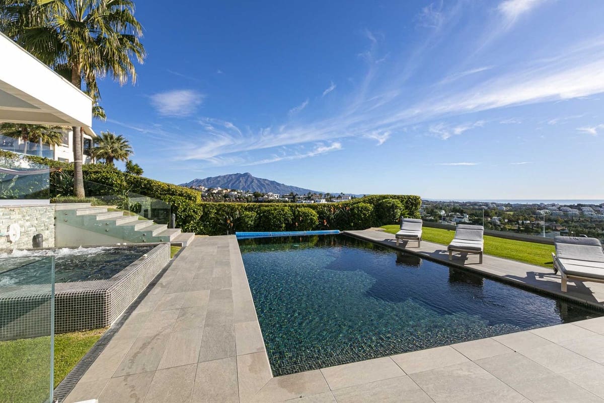 4 bedroom Villa for sale in Benahavis with garage - € 5,250,000 (Ref: 8809199)