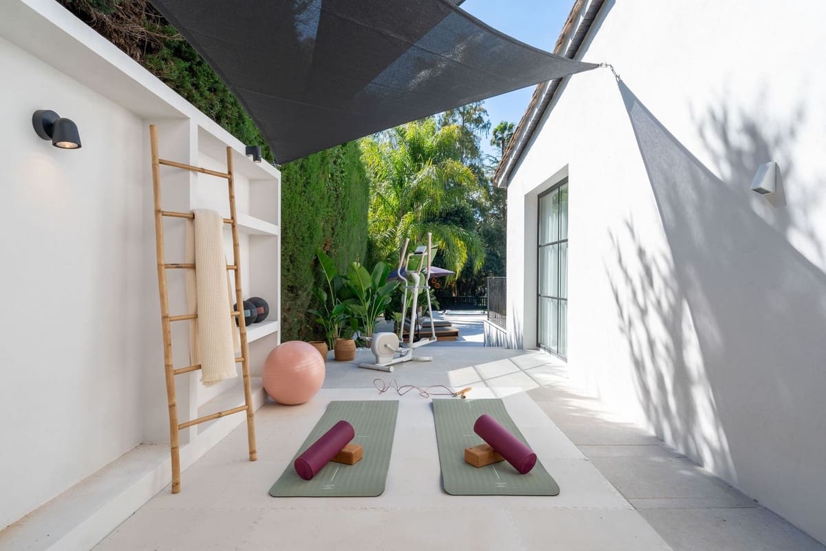 5 bedroom Villa for sale in Nueva Andalucia - € 4,290,000 (Ref: 8809200)