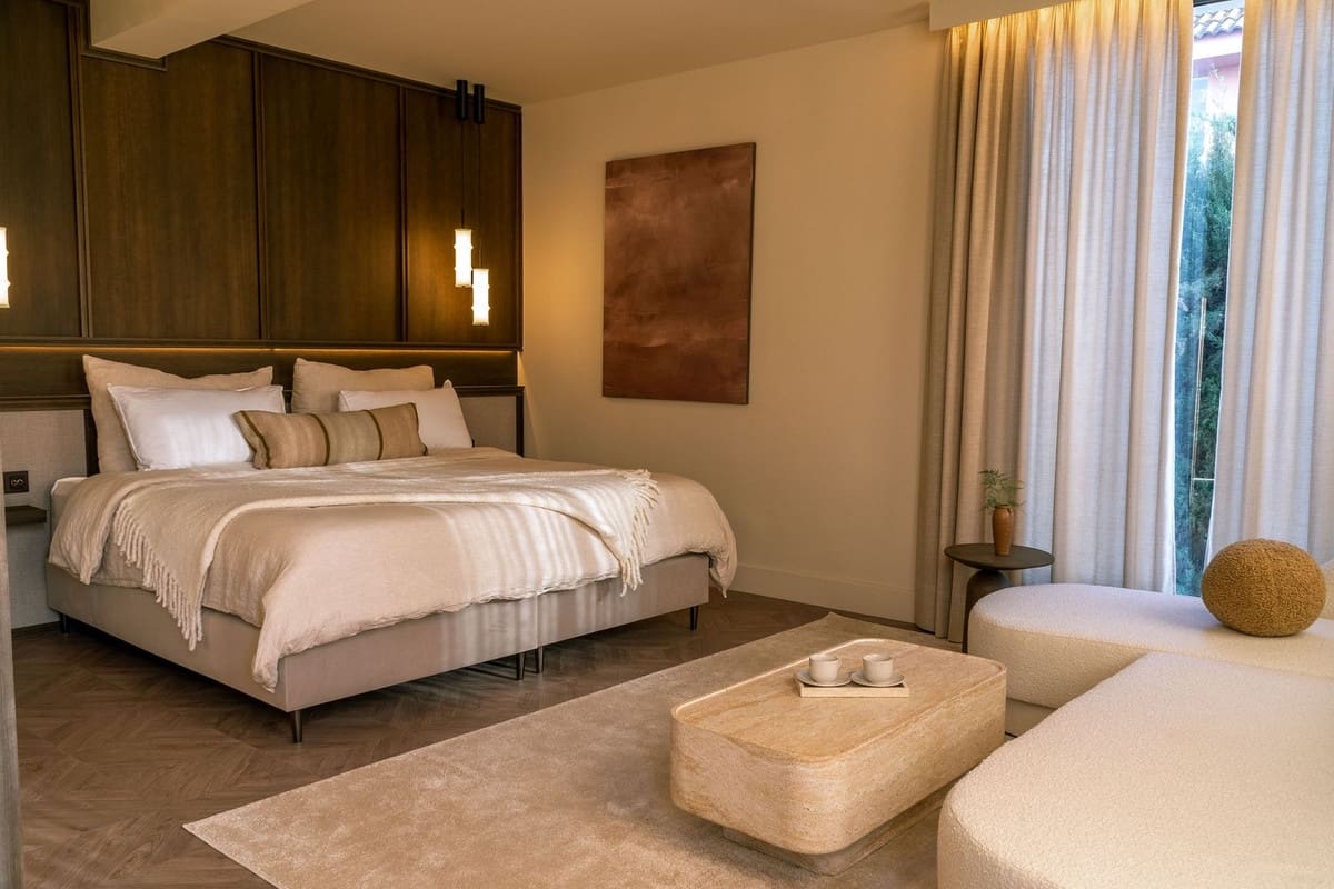 5 bedroom Villa for sale in Nueva Andalucia - € 4,290,000 (Ref: 8809200)