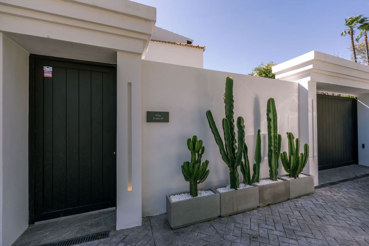5 bedroom Villa for sale in Nueva Andalucia - € 4,290,000 (Ref: 8809200)
