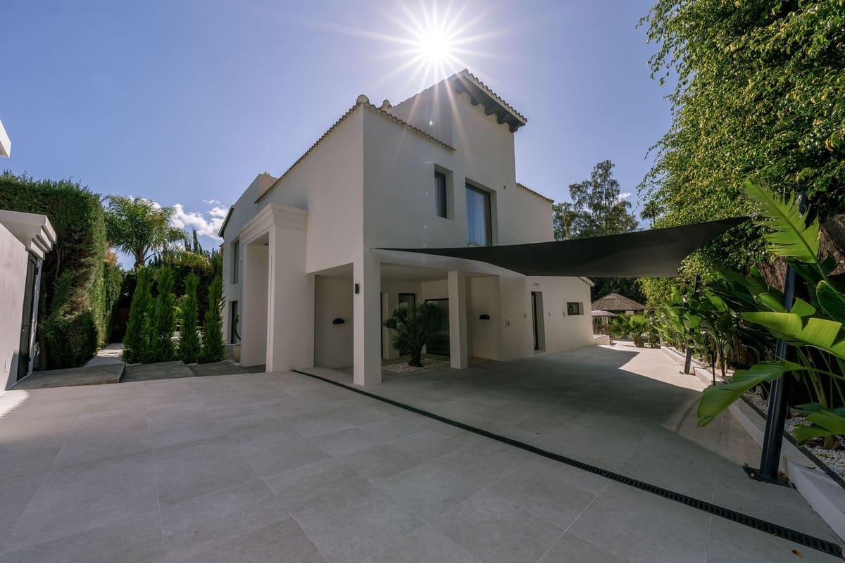 5 bedroom Villa for sale in Nueva Andalucia - € 4,290,000 (Ref: 8809200)