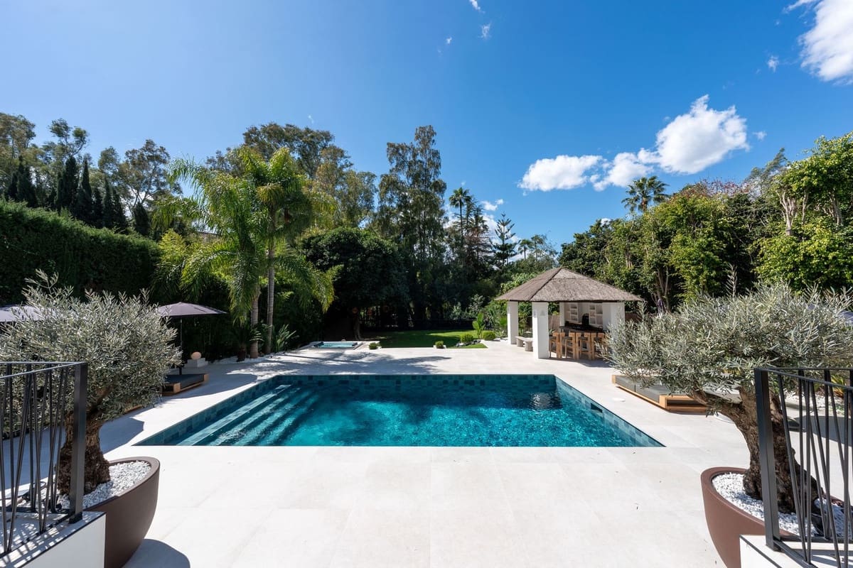 5 bedroom Villa for sale in Nueva Andalucia - € 4,290,000 (Ref: 8809200)