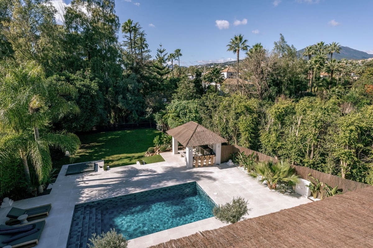 5 bedroom Villa for sale in Nueva Andalucia - € 4,290,000 (Ref: 8809200)