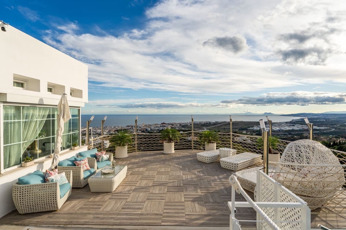 Chalet de 7 habitaciones en Estepona en venta - 3.990.000 € (Ref: 8826901)