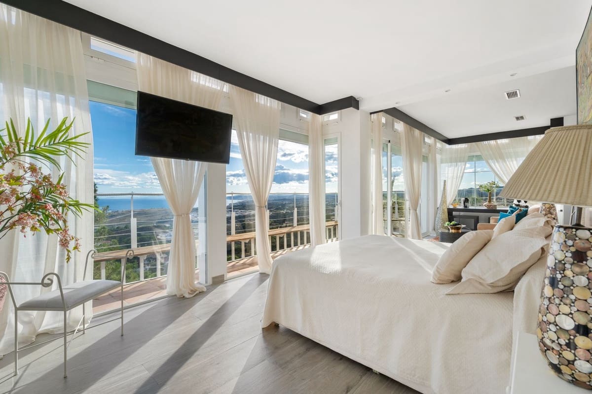 Chalet de 7 habitaciones en Estepona en venta - 3.990.000 € (Ref: 8826901)