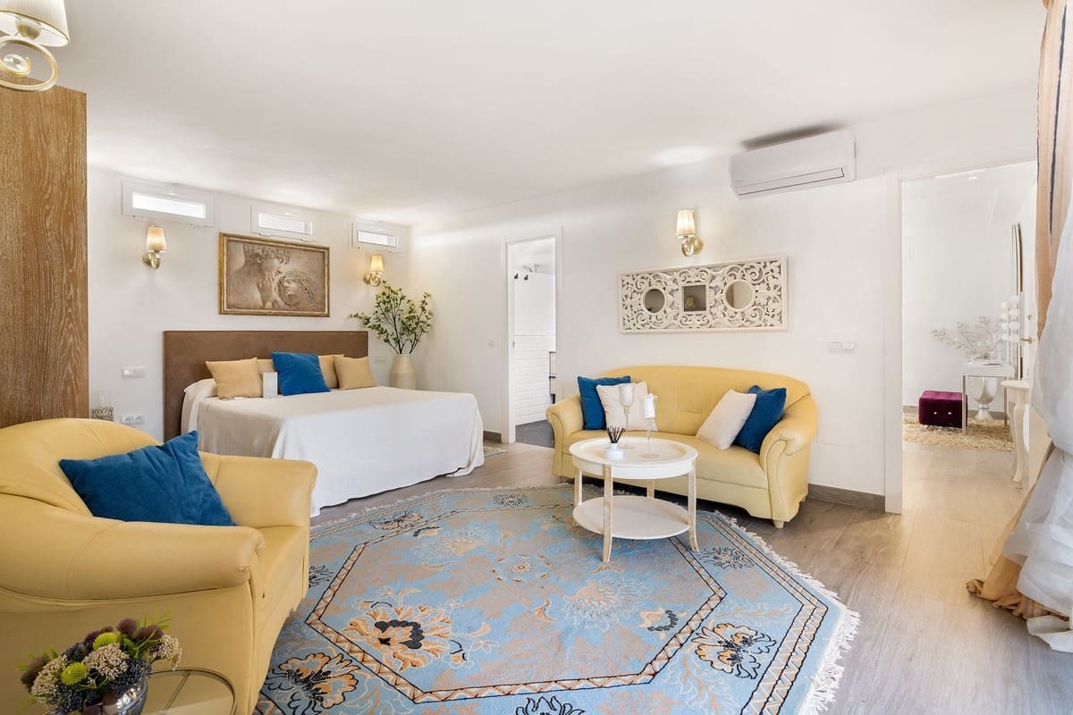 Chalet de 7 habitaciones en Estepona en venta - 3.990.000 € (Ref: 8826901)