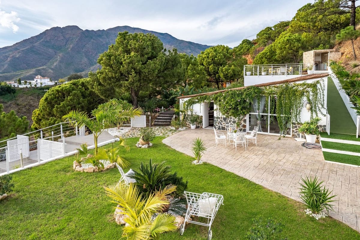 Chalet de 7 habitaciones en Estepona en venta - 3.990.000 € (Ref: 8826901)