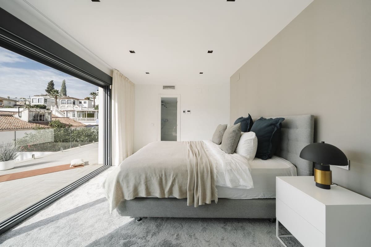 4 slaapkamer Villa te koop in Nueva Andalucia - € 2.395.000 (Ref: 8836192)