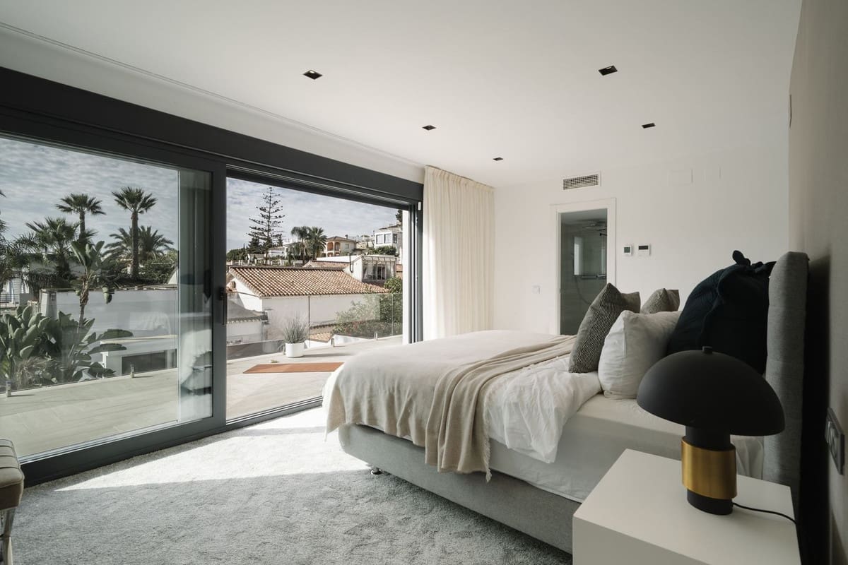 4 slaapkamer Villa te koop in Nueva Andalucia - € 2.395.000 (Ref: 8836192)