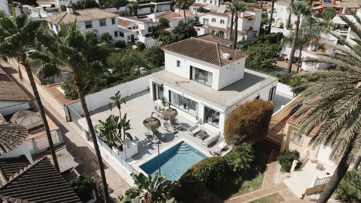 4 slaapkamer Villa te koop in Nueva Andalucia - € 2.395.000 (Ref: 8836192)