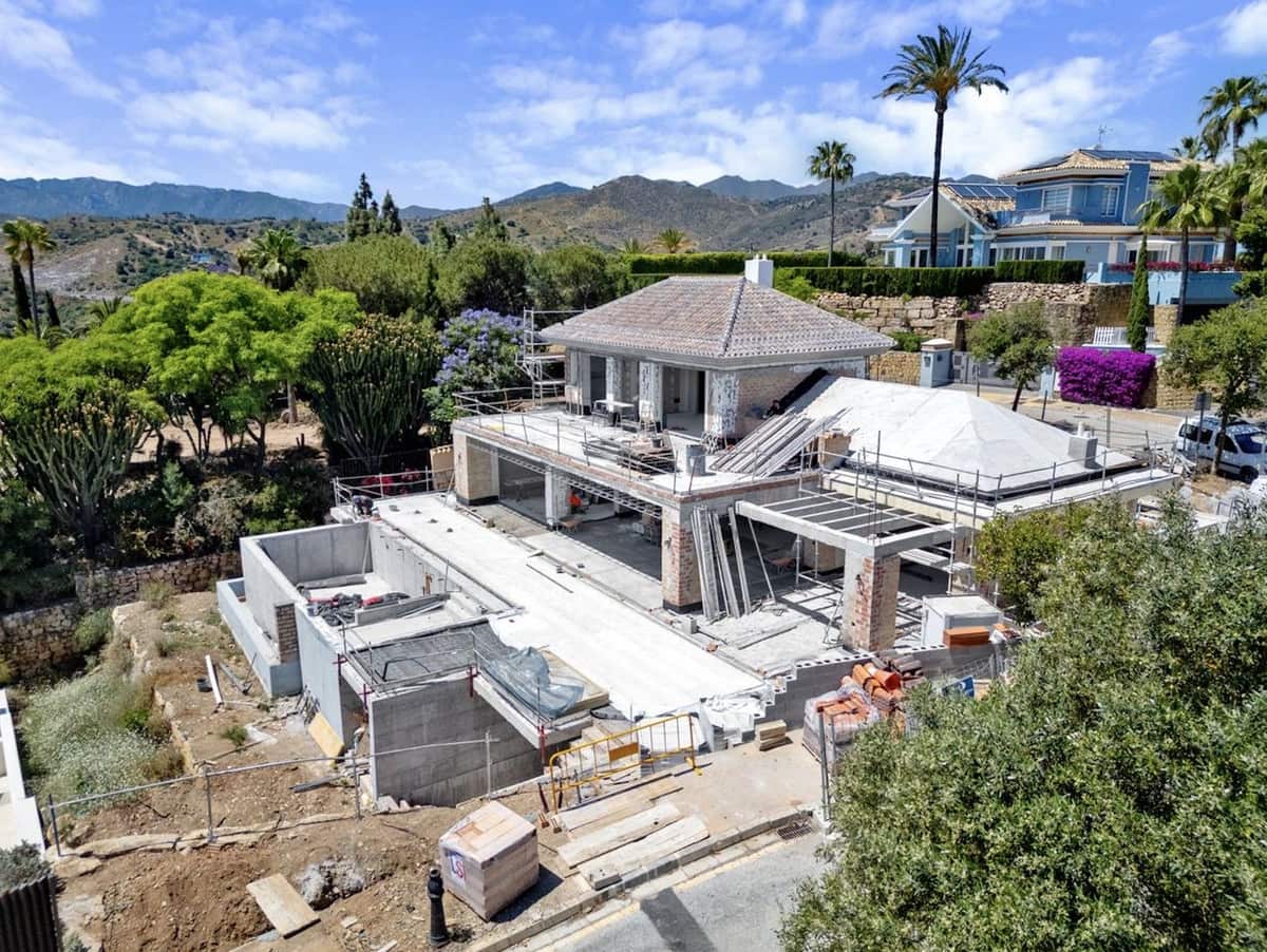 5 bedroom Villa for sale in Elviria - € 4,250,000 (Ref: 8836195)