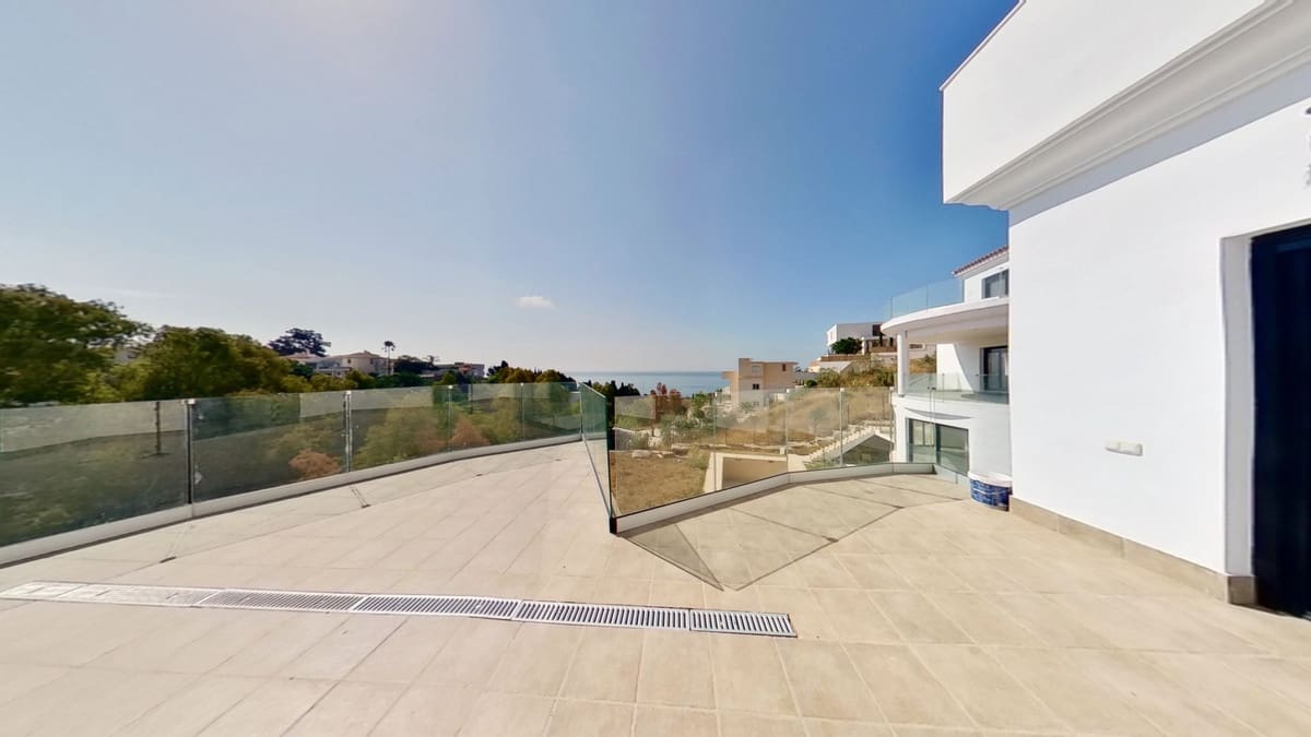 5 bedroom Villa for sale in Benalmadena Costa with garage - € 1,550,000 (Ref: 8846931)