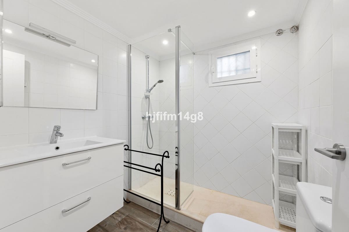 4 bedroom Villa for sale in Benahavis - € 1,295,000 (Ref: 8847945)