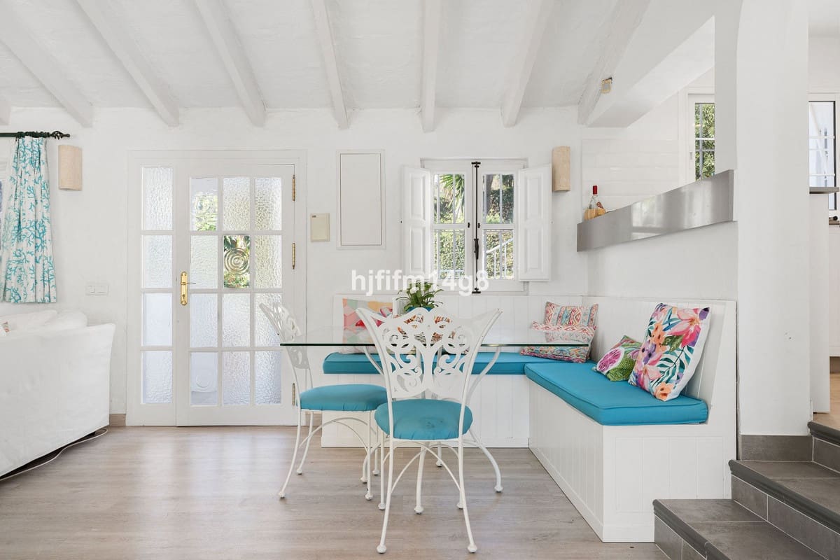 4 bedroom Villa for sale in Benahavis - € 1,295,000 (Ref: 8847945)