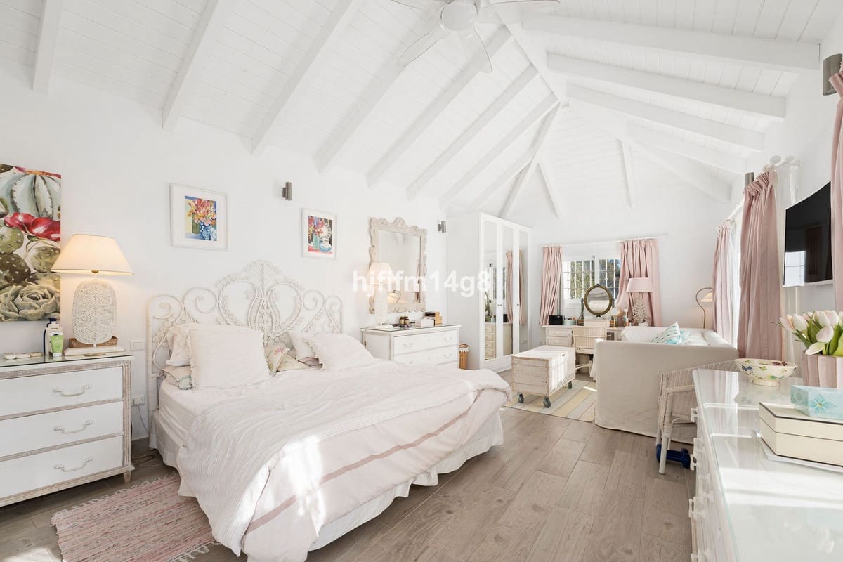 4 bedroom Villa for sale in Benahavis - € 1,295,000 (Ref: 8847945)