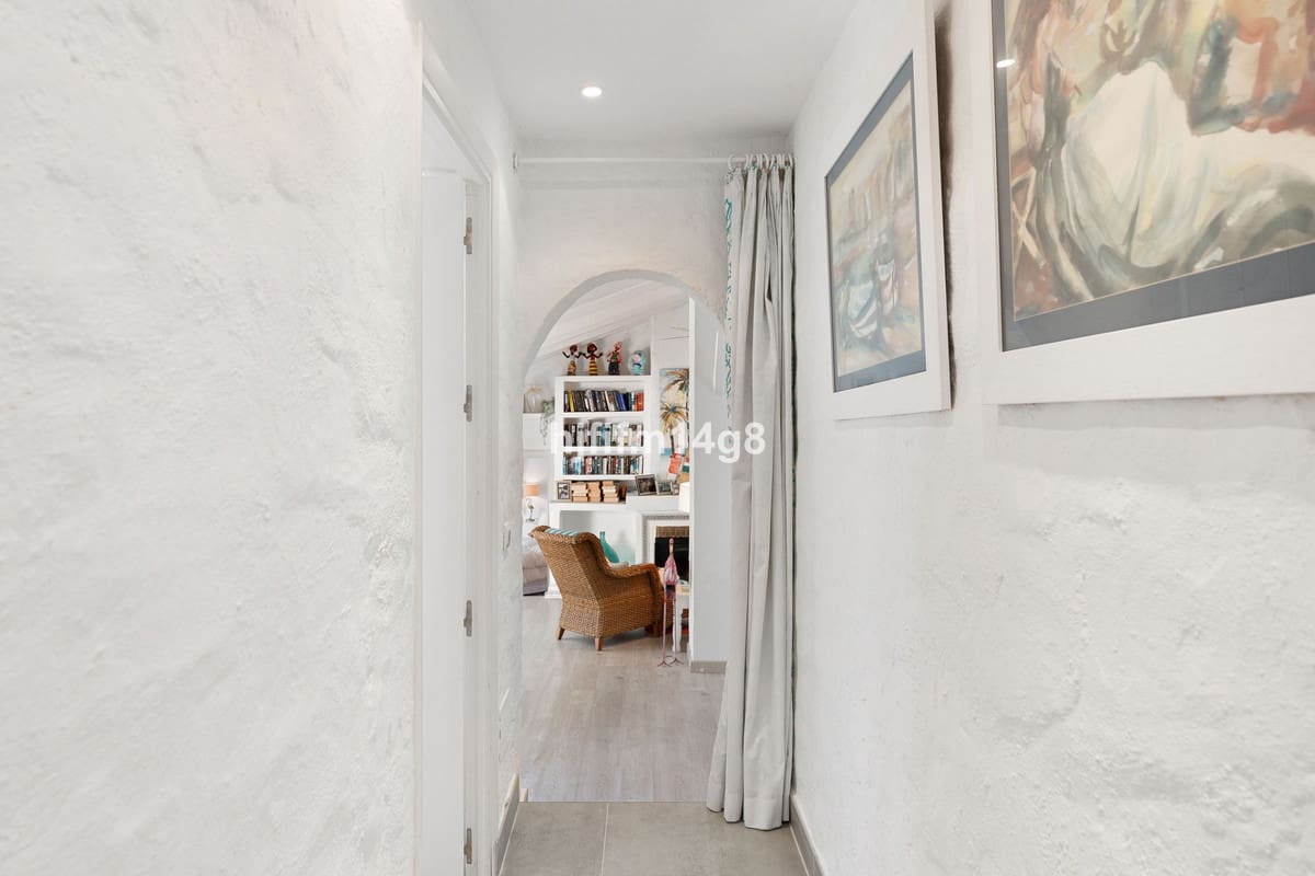 4 bedroom Villa for sale in Benahavis - € 1,295,000 (Ref: 8847945)