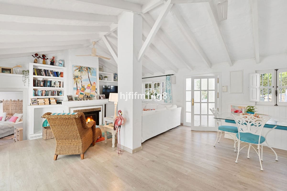 4 bedroom Villa for sale in Benahavis - € 1,295,000 (Ref: 8847945)