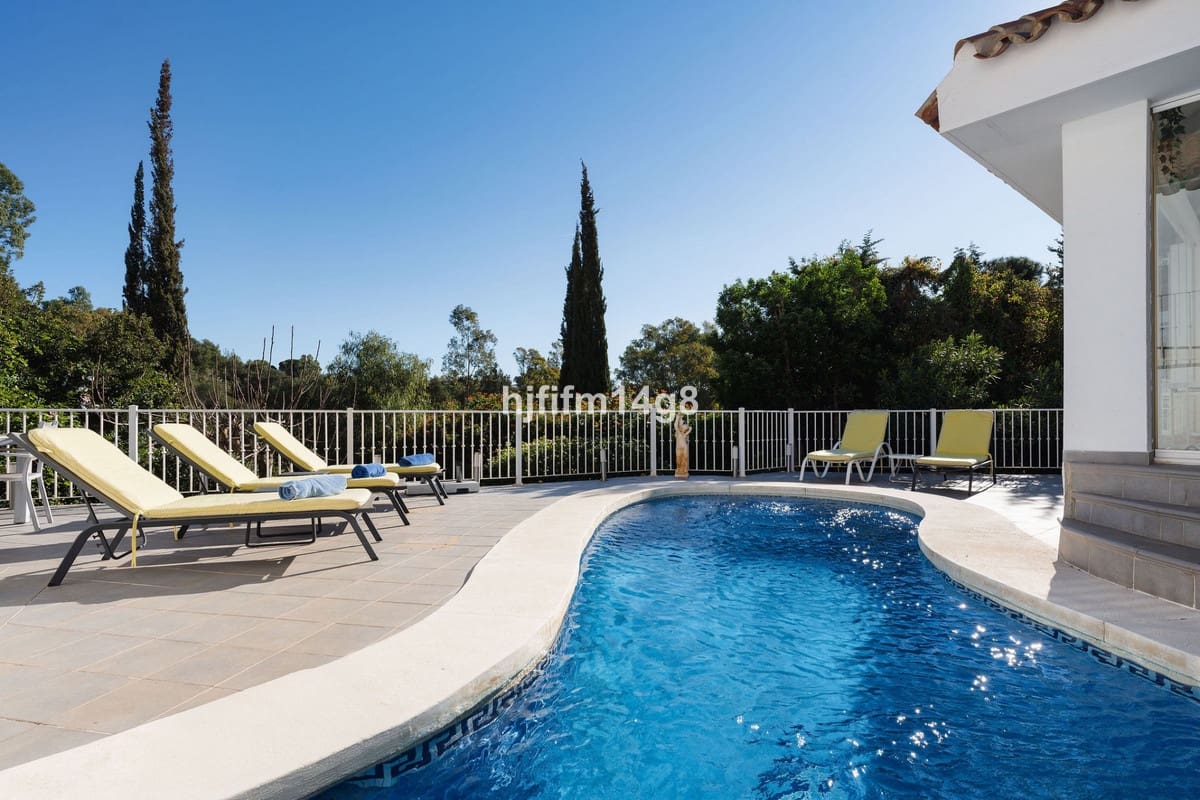 4 bedroom Villa for sale in Benahavis - € 1,295,000 (Ref: 8847945)